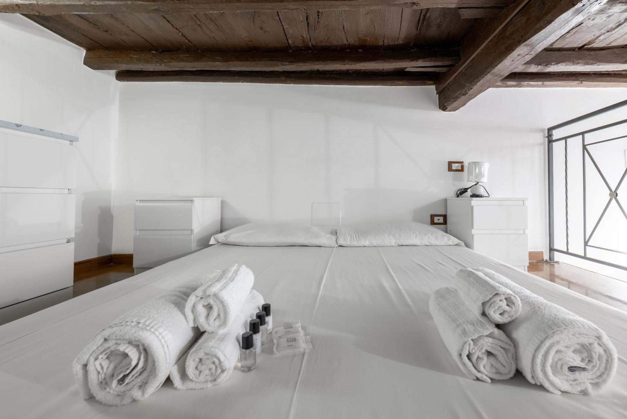 Lovely Studio Apartment - Capocci Rome Exterior photo