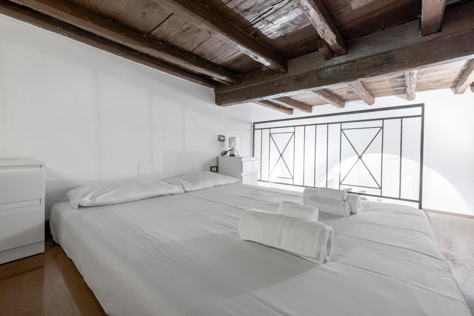 Lovely Studio Apartment - Capocci Rome Exterior photo